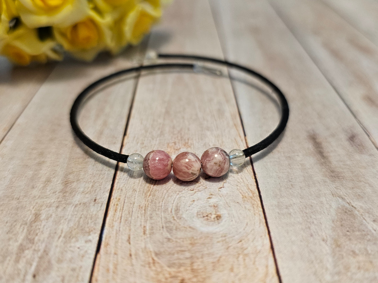Pulsera de alambre con memoria de piedras preciosas
