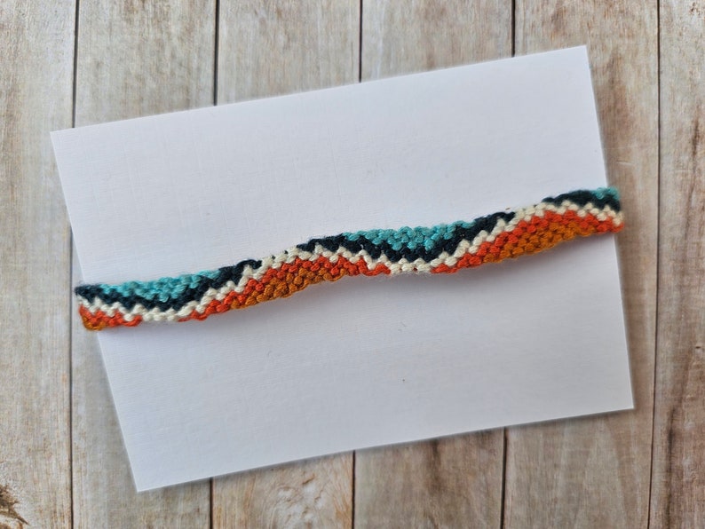 Pulsera con patrón de ondas