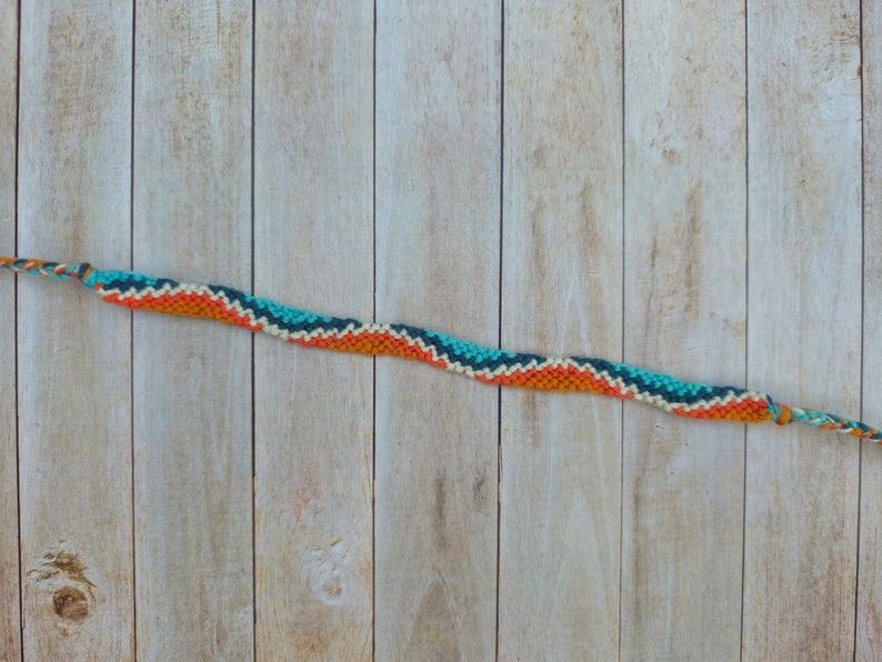 Pulsera con patrón de ondas